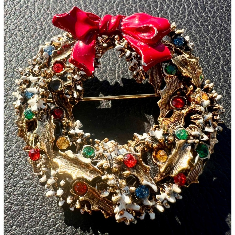 Vintage Christmas Tree Pin - ART‎ BRAND RED BOWED Rhinestone Enamel WREATH